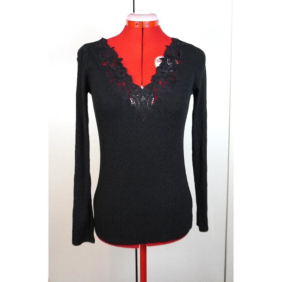 Express Ribbed Lace-Trim V-Neck Long Sleeve - Picture 1 of 8